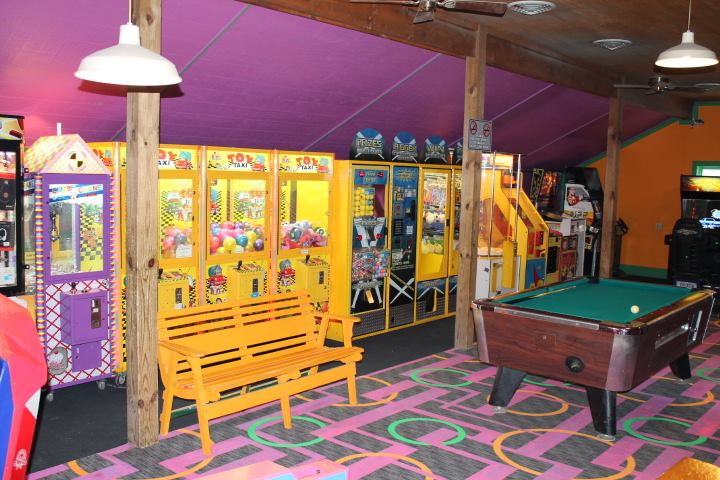 arcade room, multiple games.